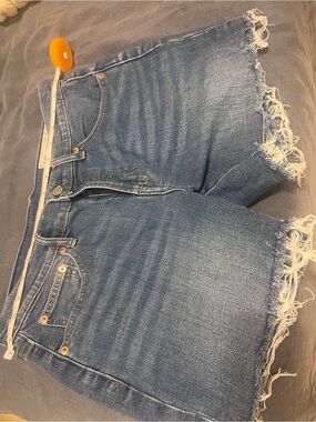 Frayed Hem Mid-Rise Denim Cutoff Shorts - Medium Wash Blue